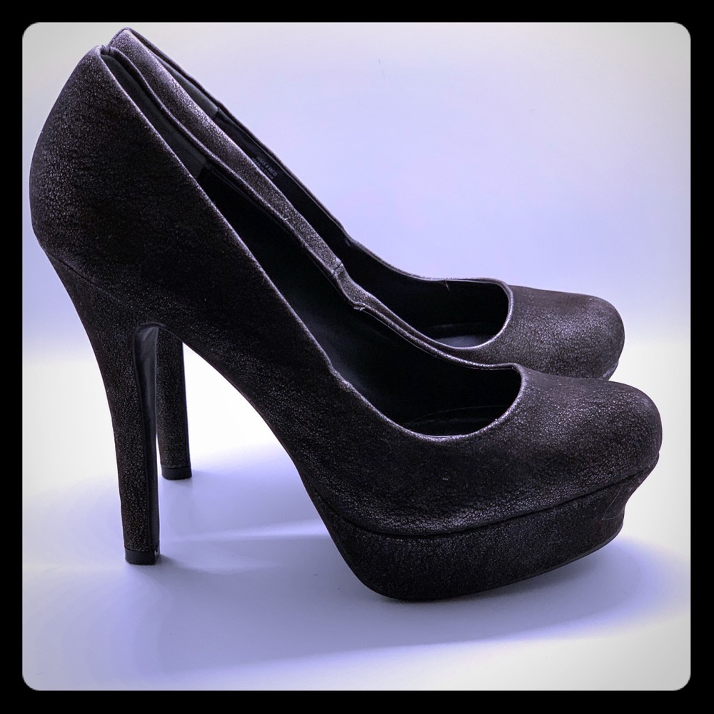 JENNIFER LOPEZ BLACK PLATFORM PUMPS 8M